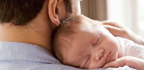 Papà con neonato